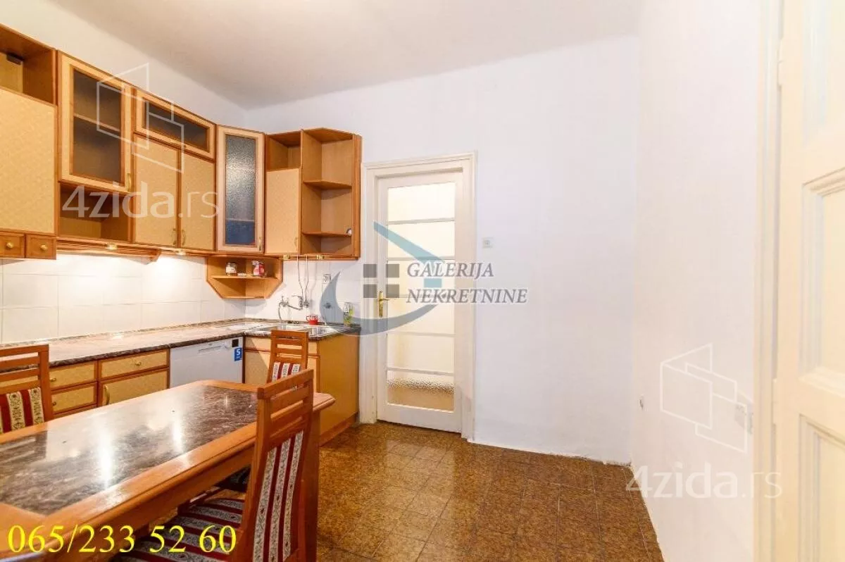 Četvoroiposoban stan | 4zida