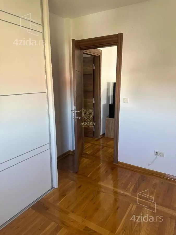 Četvoroiposoban stan | 4zida