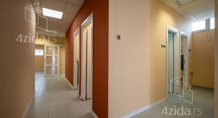 Poslovna zgrada | 4zida