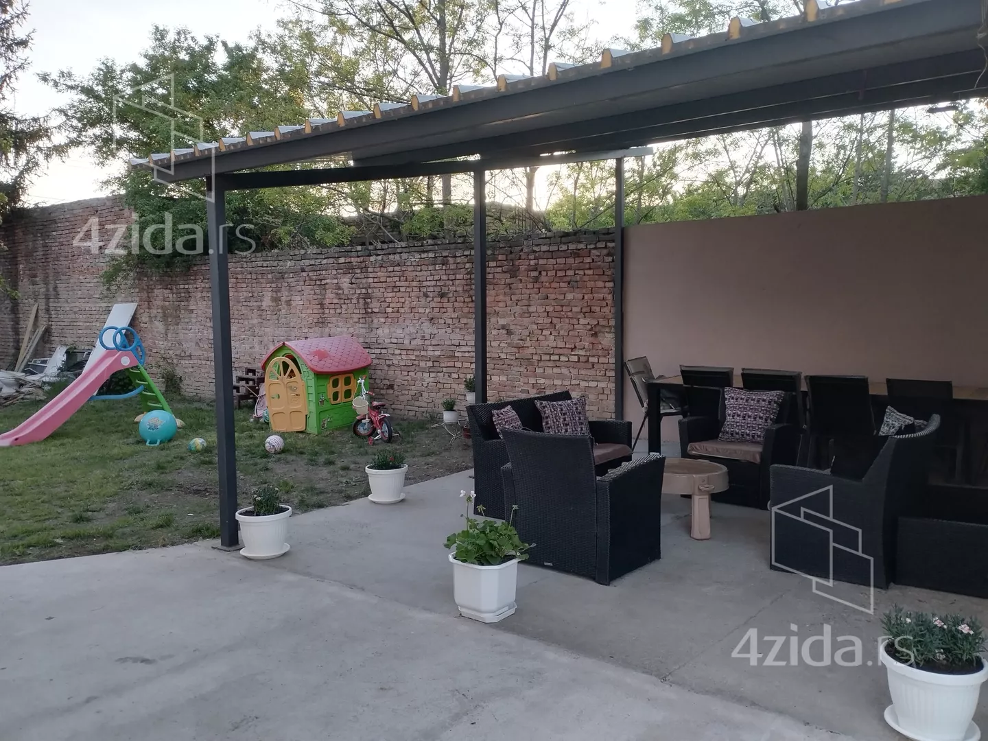 Troiposoban stan | 4zida