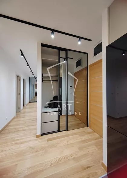 Tadije Sondermajera | 4zida.rs