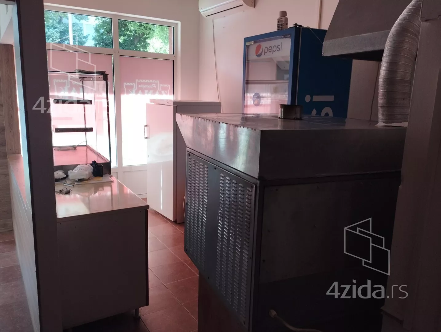 Lokal | 4zida