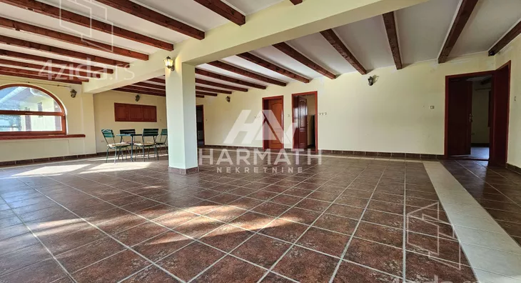 Poslovna zgrada | 4zida