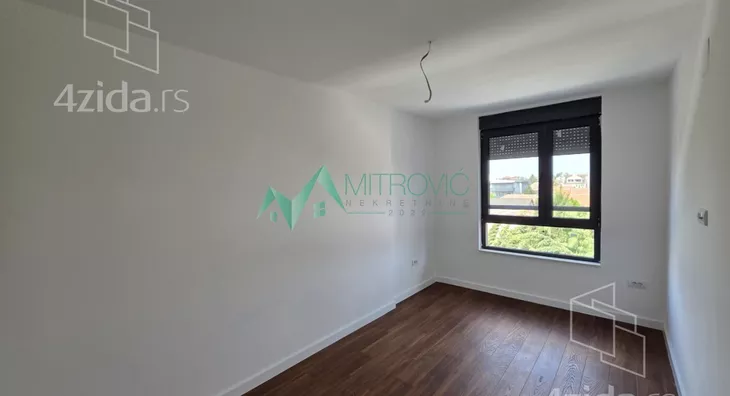 Šestosoban stan | 4zida