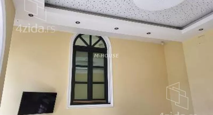 Poslovna zgrada | 4zida