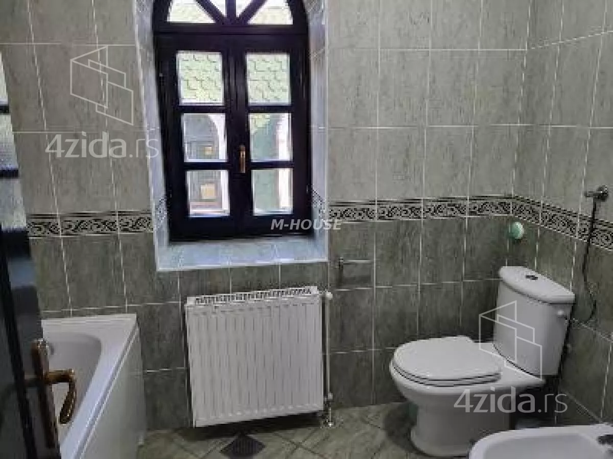 Poslovna zgrada | 4zida