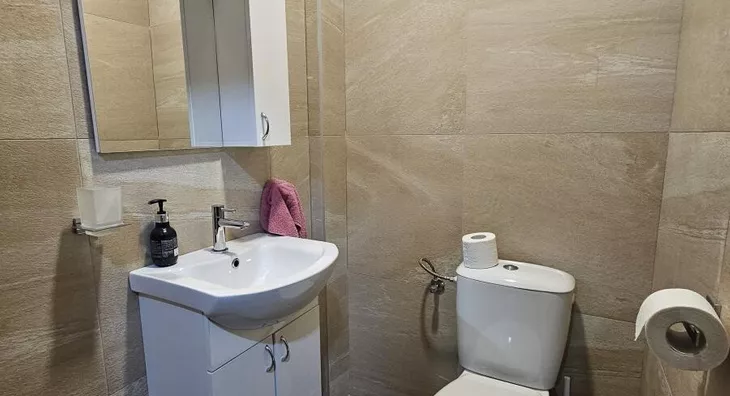 Šestosoban stan | 4zida