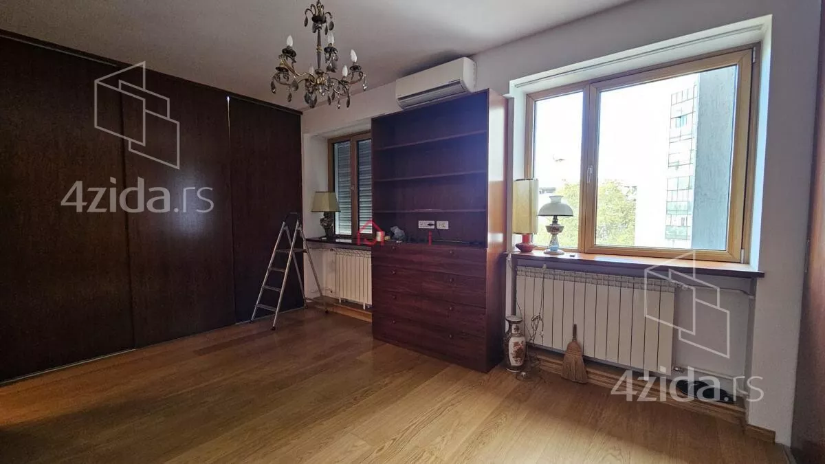 Sedmosoban stan | 4zida