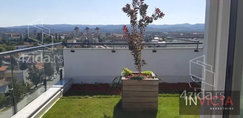 Petosoban stan | 4zida