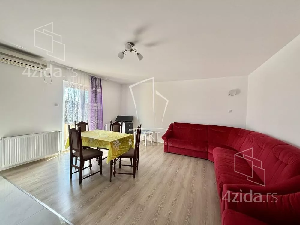 Šestoiposoban stan | 4zida