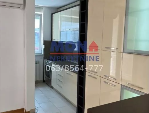 Šestosoban stan | 4zida