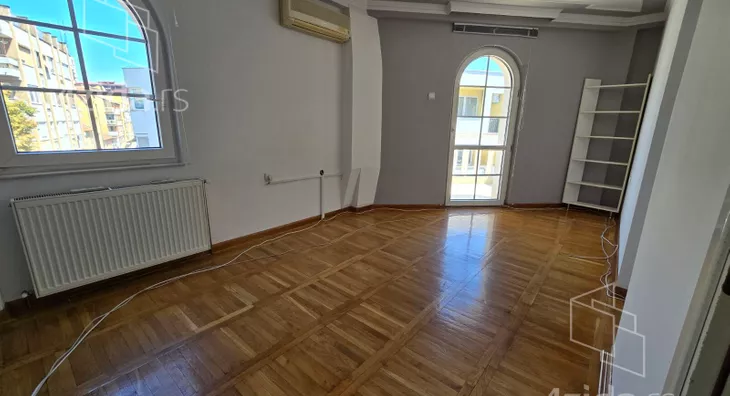 Poslovna zgrada | 4zida