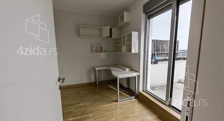 Četvoroiposoban stan | 4zida