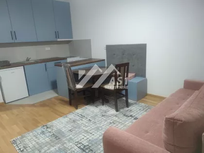 Heroja Pinkija | 4zida.rs