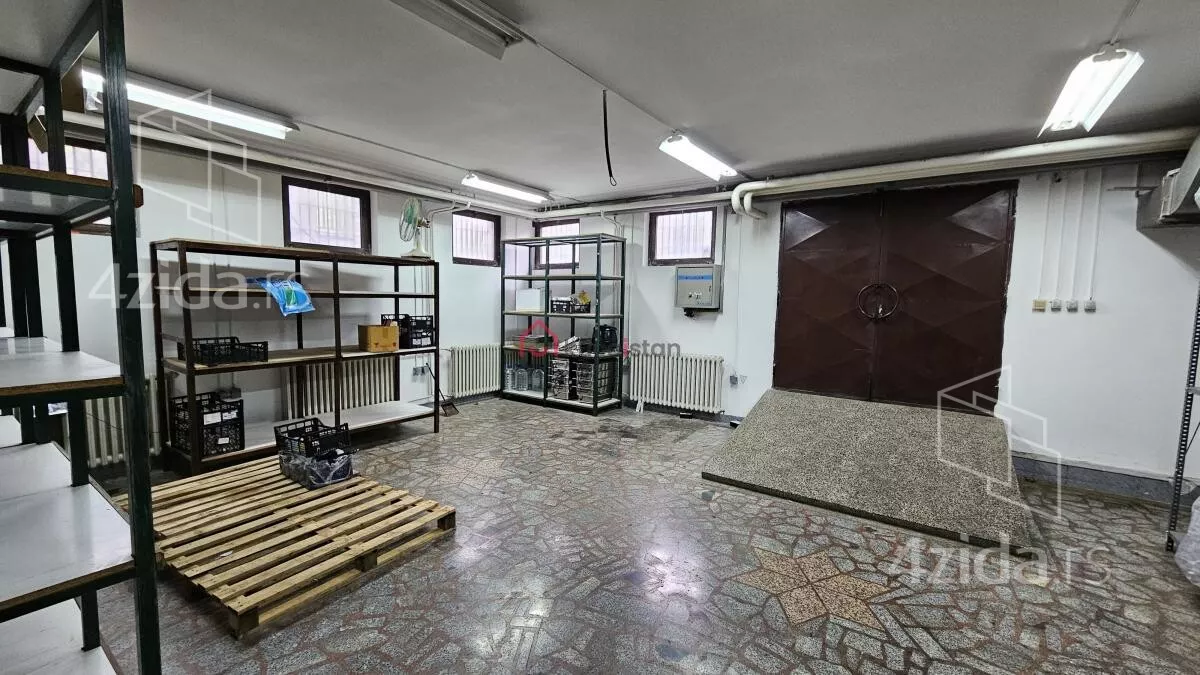 Poslovna zgrada | 4zida