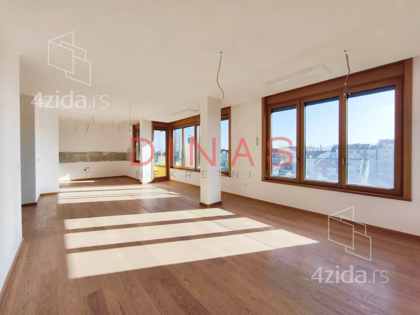 Četvoroiposoban stan | 4zida