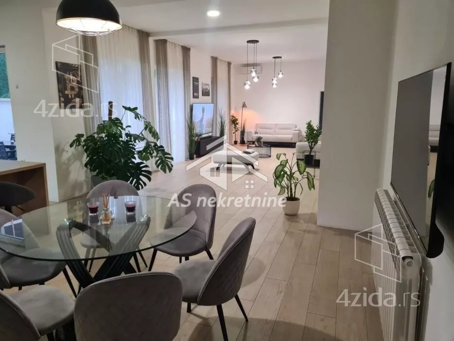 Šestosoban stan | 4zida