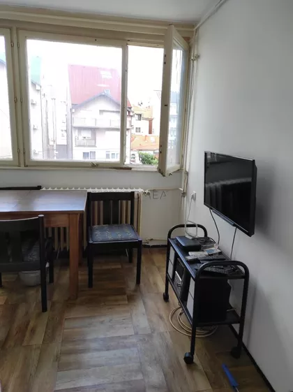 Ustanička 83 | 4zida.rs