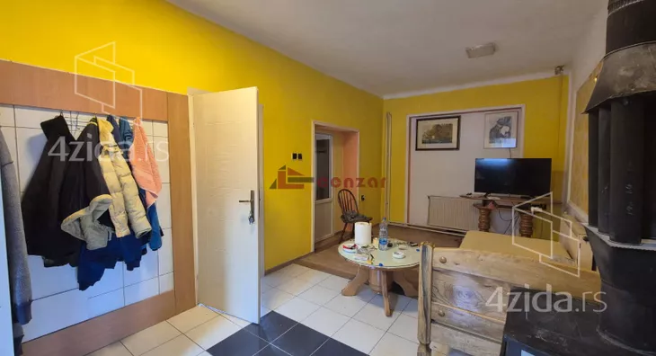 Poslovna zgrada | 4zida