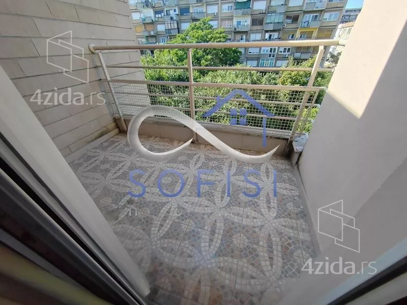 Četvoroiposoban stan | 4zida
