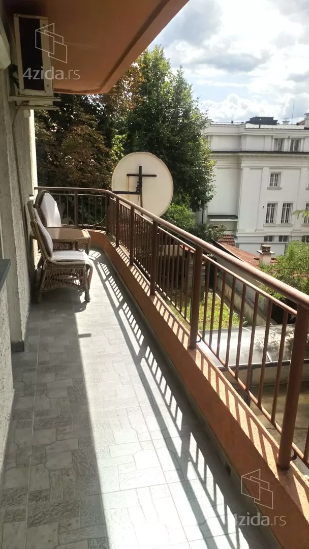 Troiposoban stan | 4zida