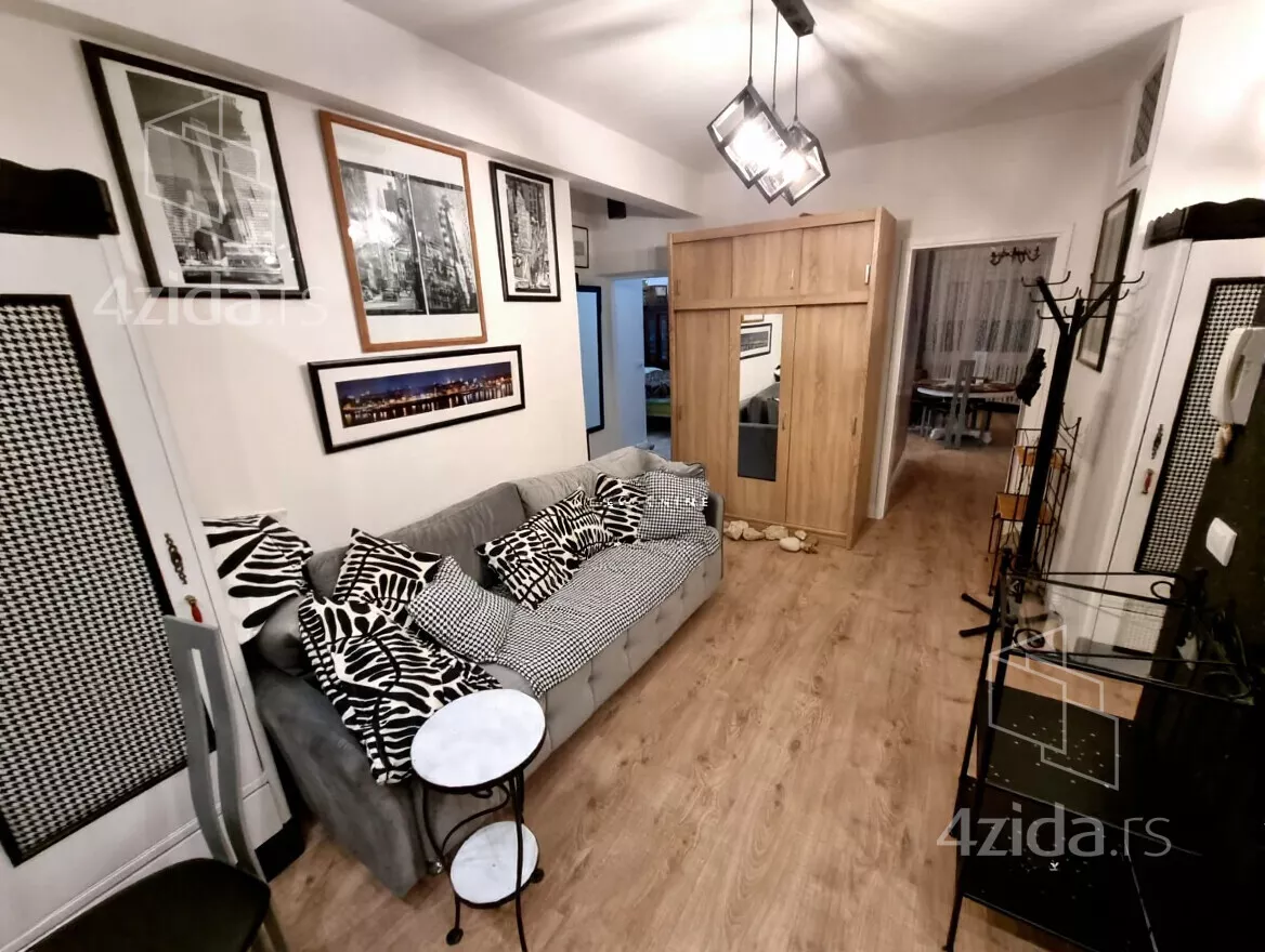 Četvoroiposoban stan | 4zida