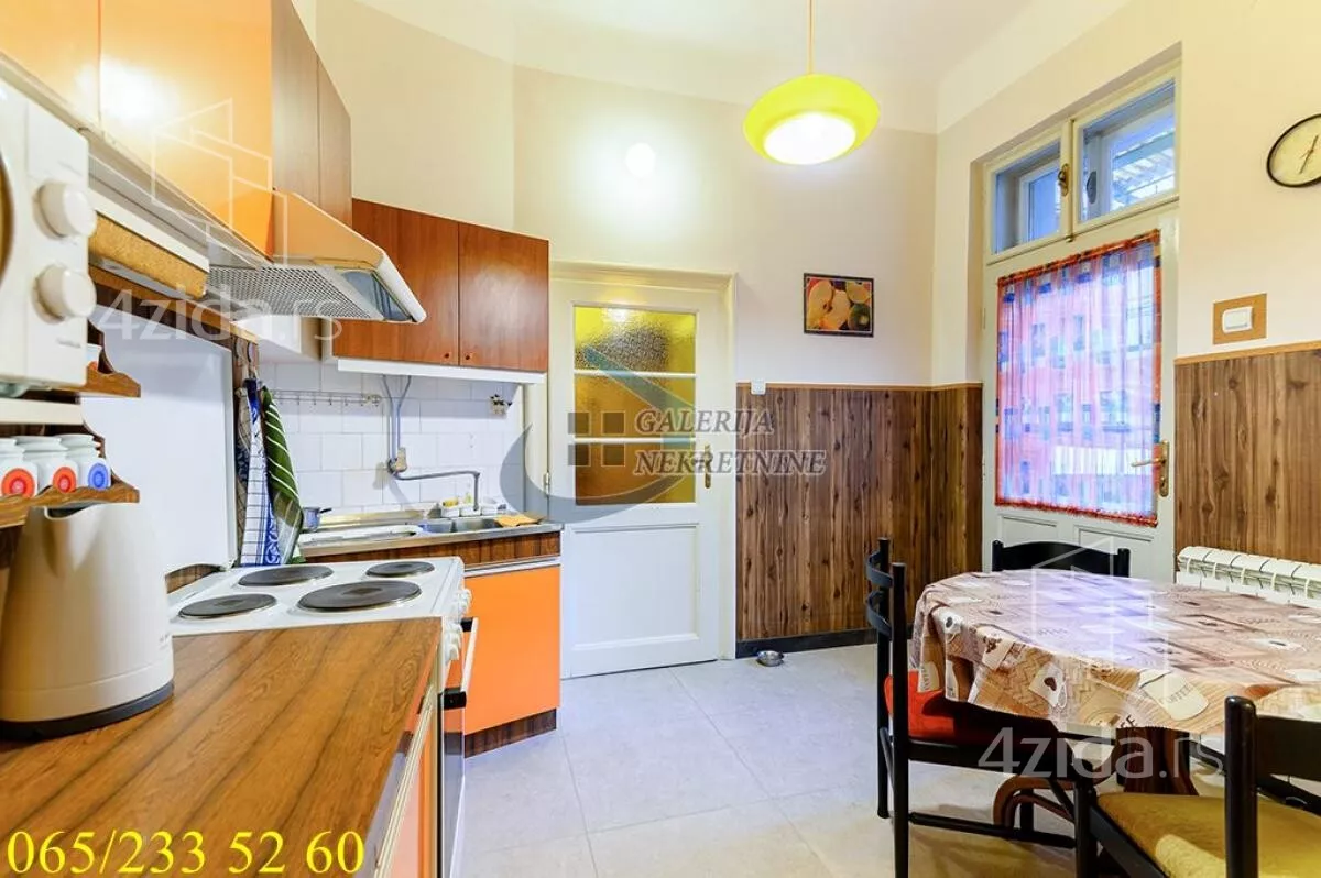 Četvoroiposoban stan | 4zida