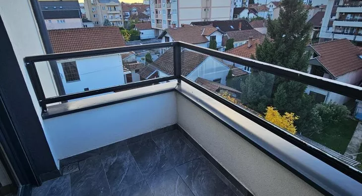 Šestosoban stan | 4zida