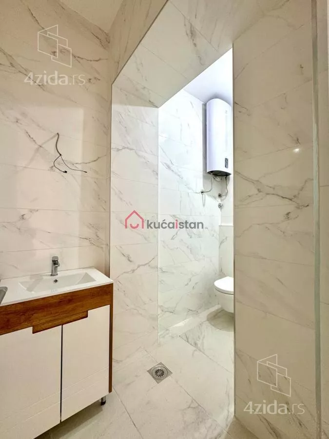 Poslovna zgrada | 4zida