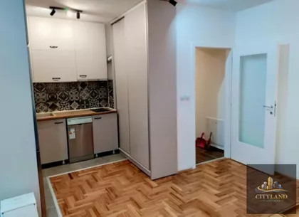 Crveni Pevac | 4zida.rs