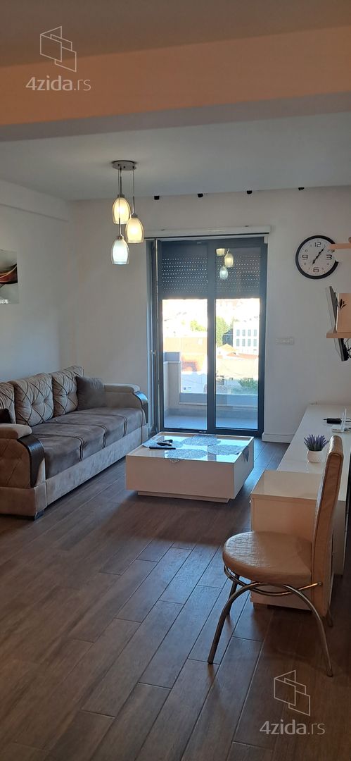Сдается трехкомнатная квартира, Kralja Aleksandra И Karađorđevića, 550€, 63m² — фото