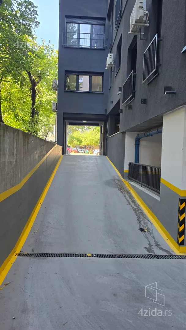 Garaža | 4zida
