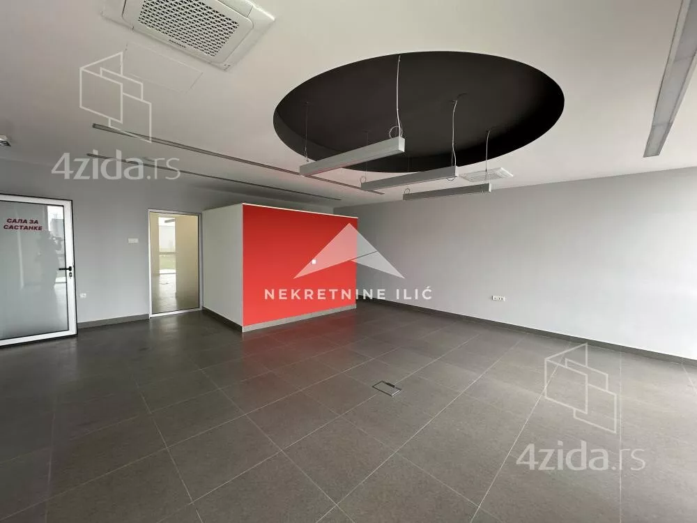 Poslovna zgrada | 4zida