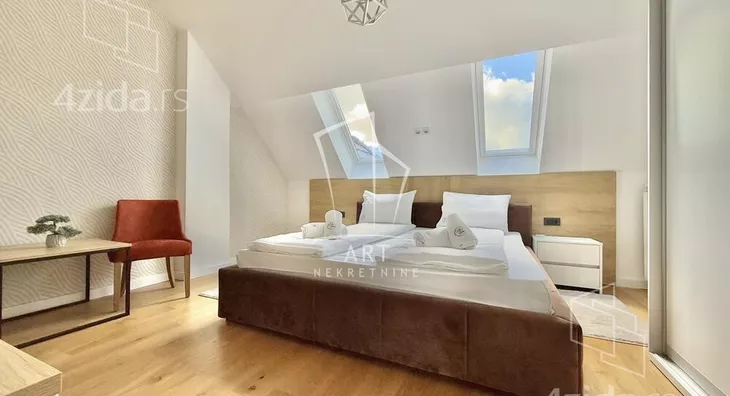 Četvoroiposoban stan | 4zida