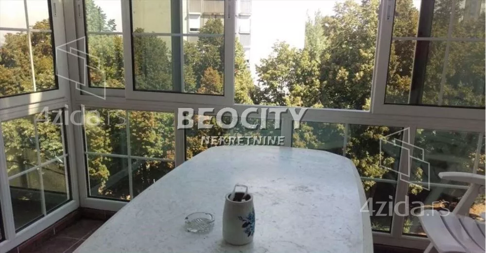 Sedmosoban stan | 4zida