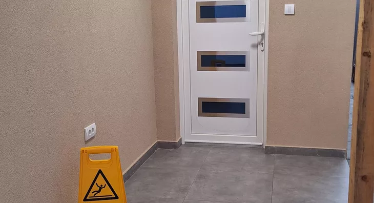 Poslovna zgrada | 4zida