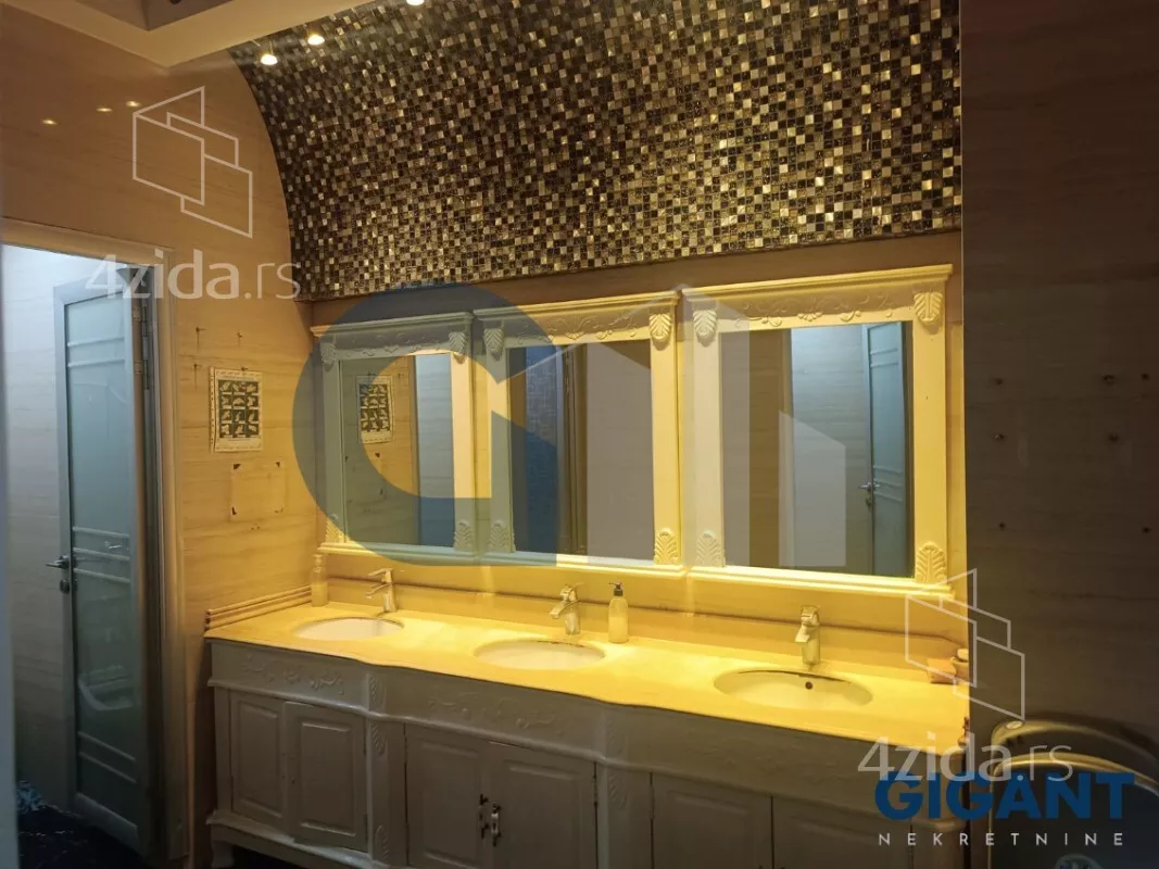Lokal | 4zida