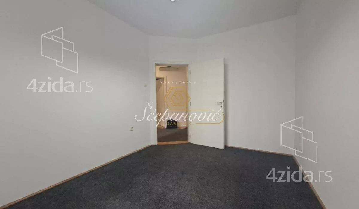 Poslovna zgrada | 4zida