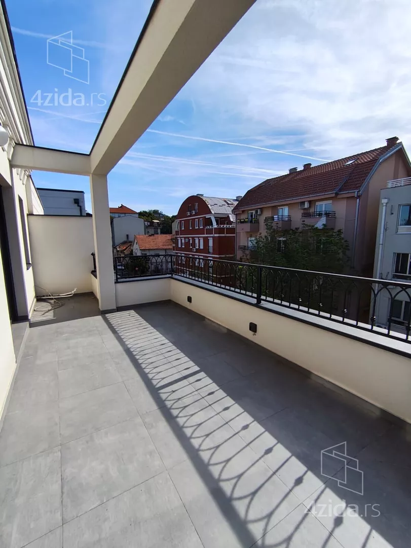 Petosoban stan | 4zida