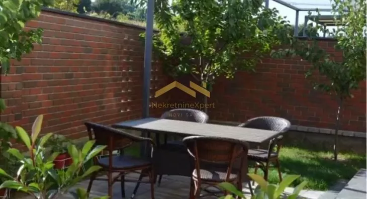 Šestosoban stan | 4zida