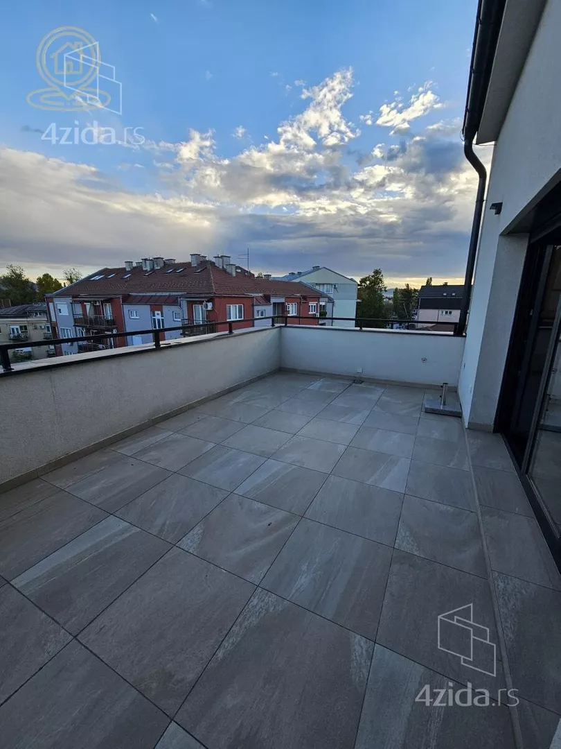 Šestosoban stan | 4zida