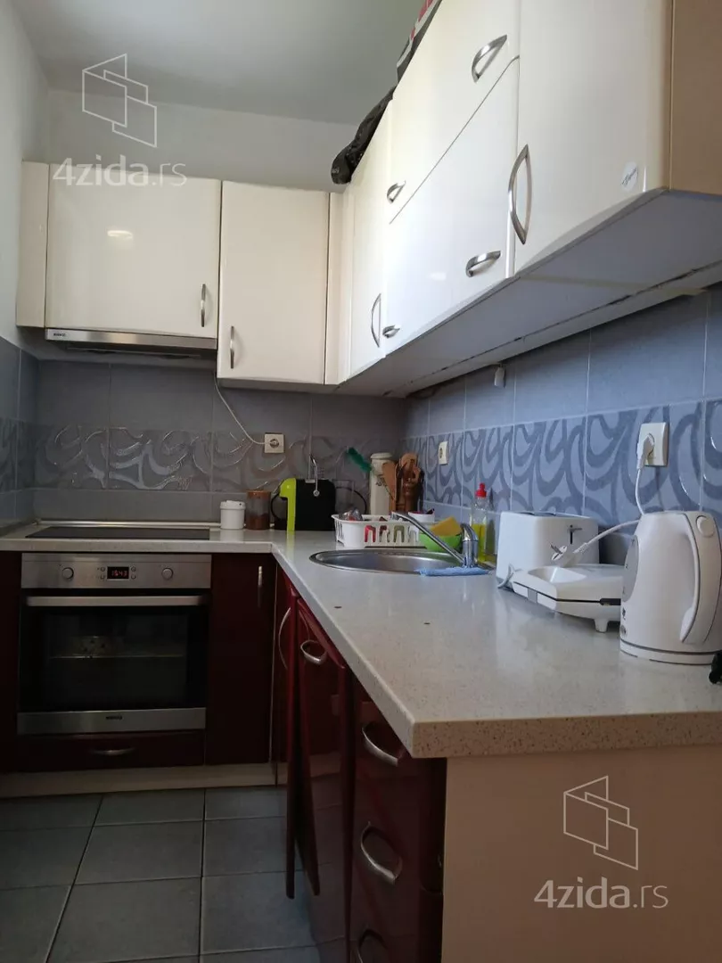 Petosoban stan | 4zida