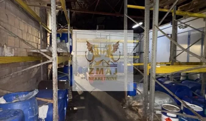 Poslovna zgrada | 4zida