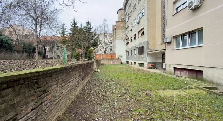 Četvoroiposoban stan | 4zida