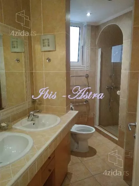 Šestosoban stan | 4zida