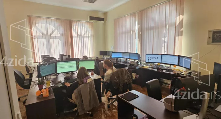 Poslovna zgrada | 4zida