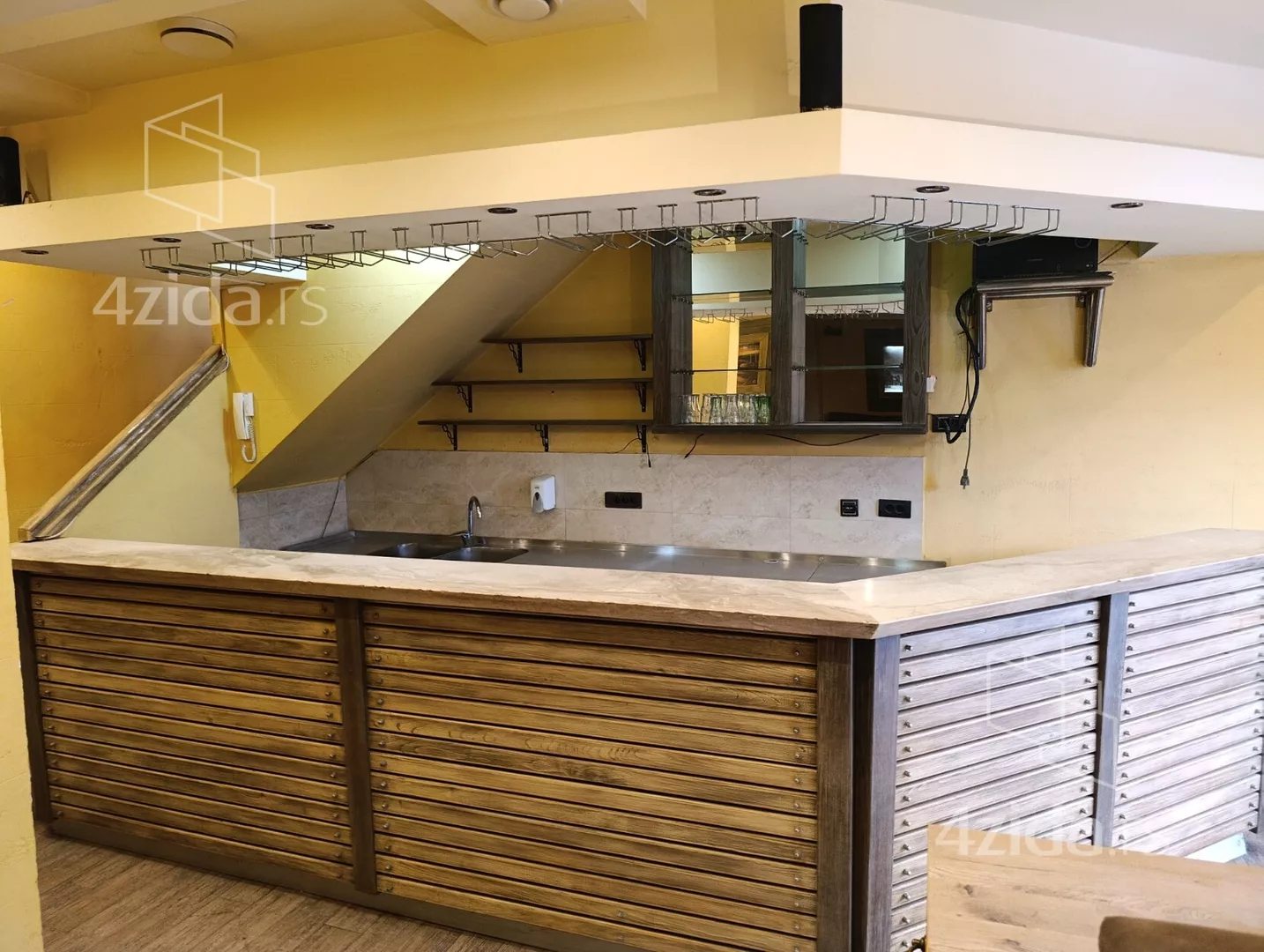 Poslovni prostor | 4zida