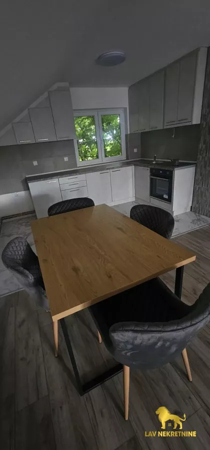 SOFIJE VUJIĆ | 4zida.rs