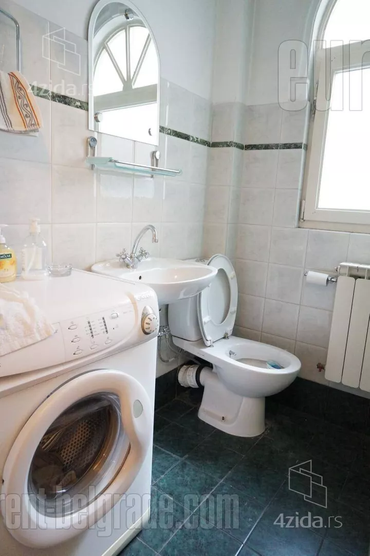 Četvoroiposoban stan | 4zida