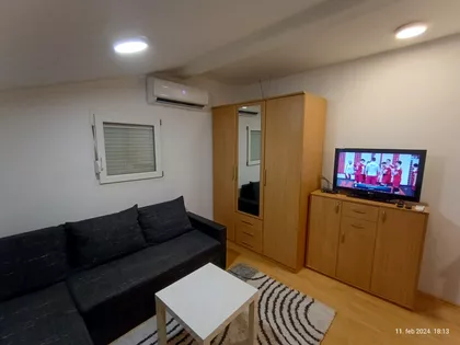 Sedamnaestog Oktobra 13g | 4zida.rs